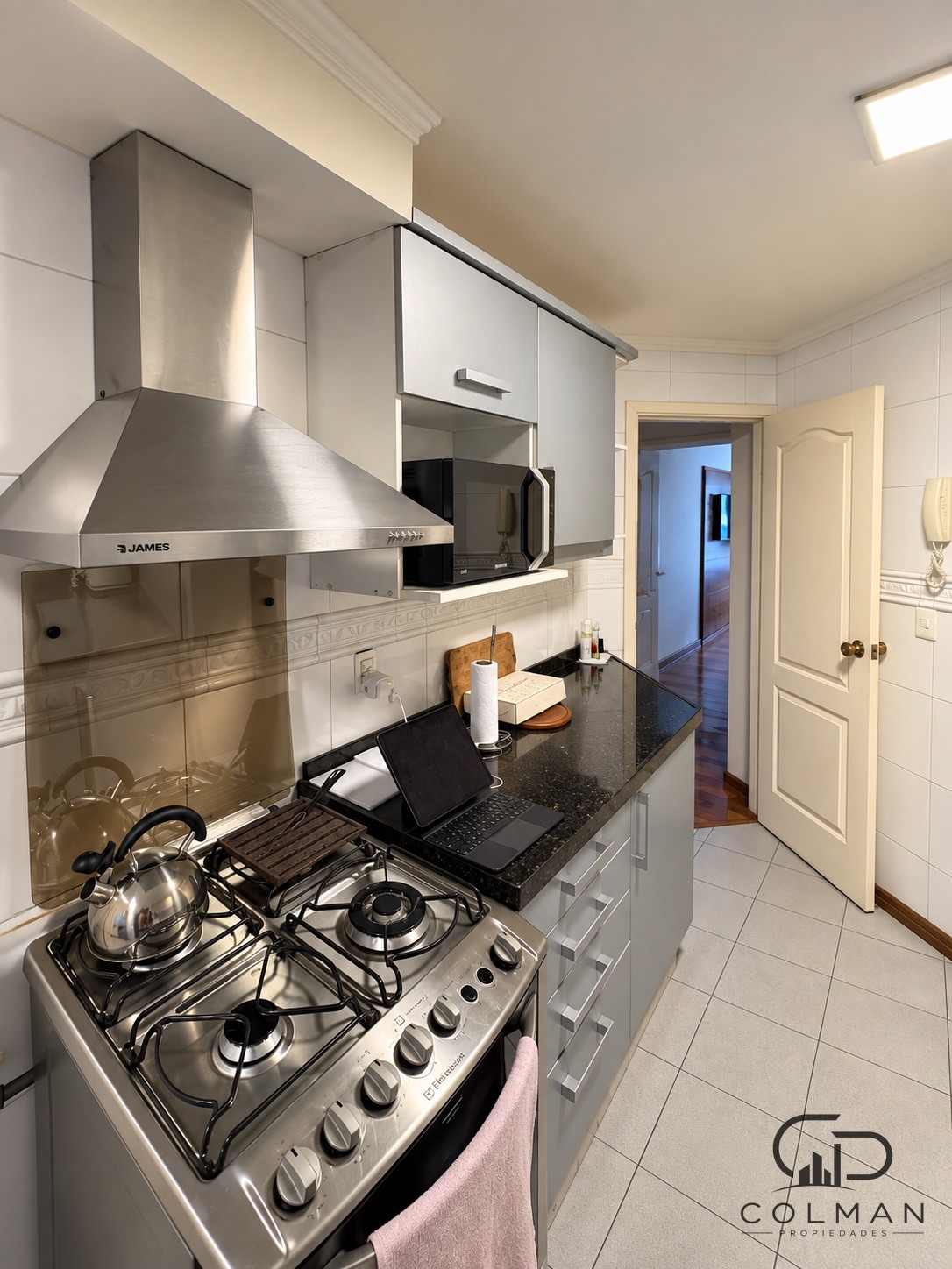 Cocina, apartamento Rambla Gandhi