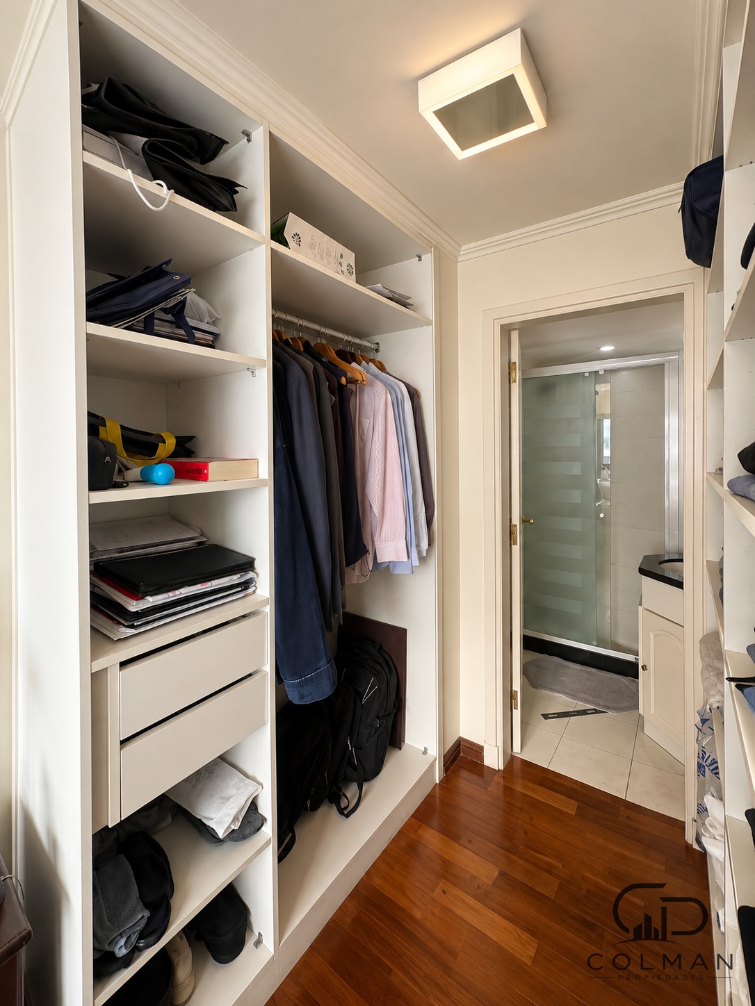 Vestidor, apartamento Rambla Gandhi
